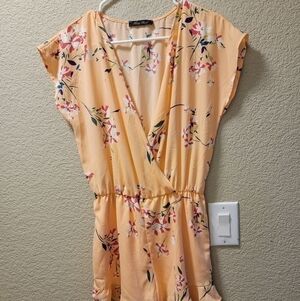 Honey Punch Romper floral peach Size small